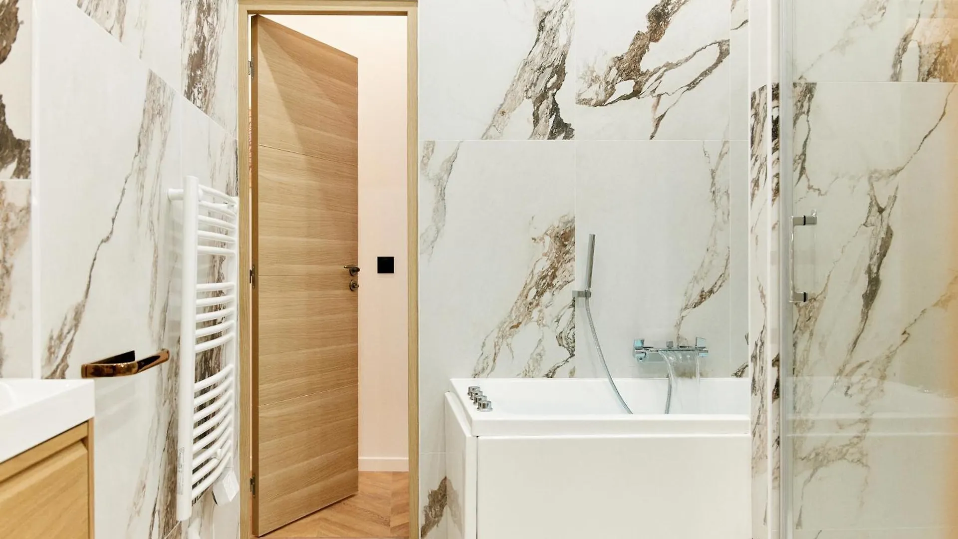Lavie Maison Marais Sauna Hot Tub Paris